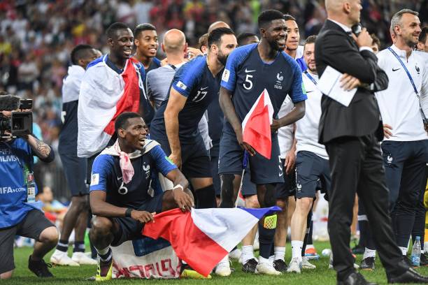 世体：巴萨非常接近与加维、佩德里续约，计划下周官宣.